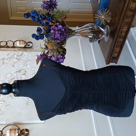 Misguided Slinky Black Ruched Front Bodysuit. Size 4 - Picture 17 of 17